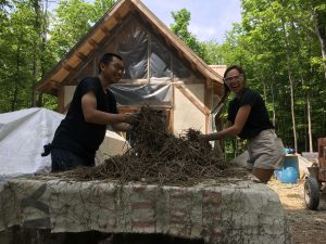 Mixing straw/clay insulation