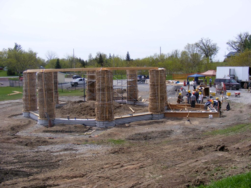 Round straw bale columns